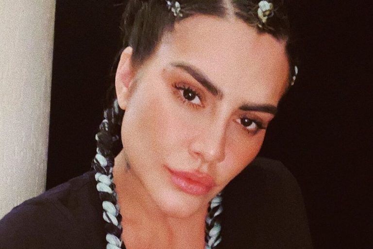 Cleo é vítima de golpe e seus seguidores são afetados