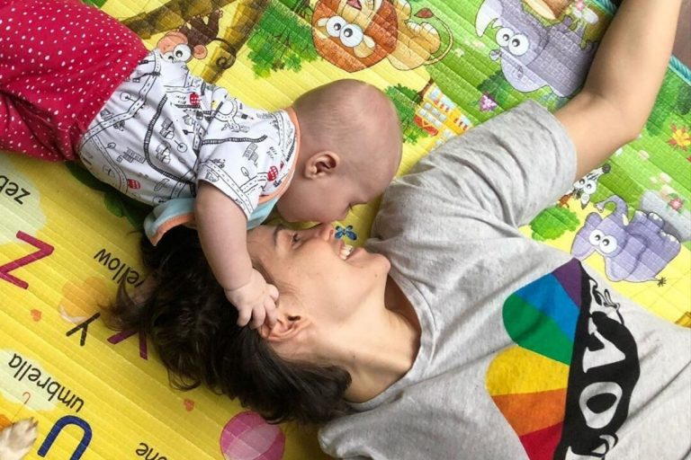 Letícia Colin revela dificuldades na amamentação: “É desafiador”