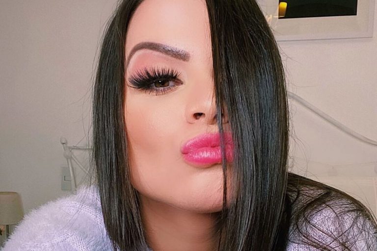 Ex-noiva do sertanejo Eduardo Costa surge ousada, mostra demais e tatuagem íntima vem à tona