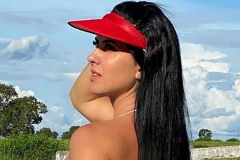 Noiva do sertanejo Zezé di Camargo surge de fio dental e quase mostra demais