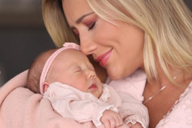 Ana Paula Siebert e a filha Vick reprodução instagram