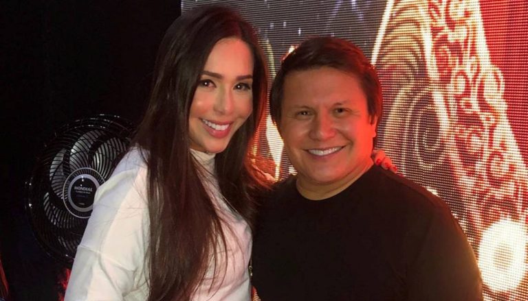 Anna Carolina, esposa do sertanejo Giovani, encanta com registro romântico