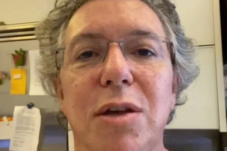 Boninho encontra ‘sósia’ durante coletiva de demissão de Nelson Teich