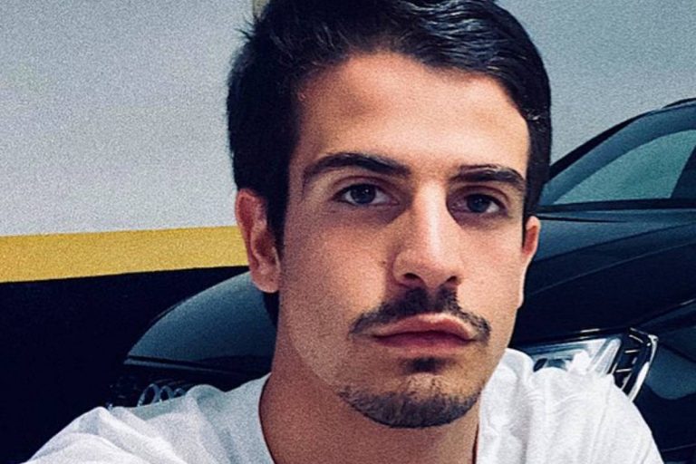Enzo Celulari ganha paparico da família no dia do aniversário