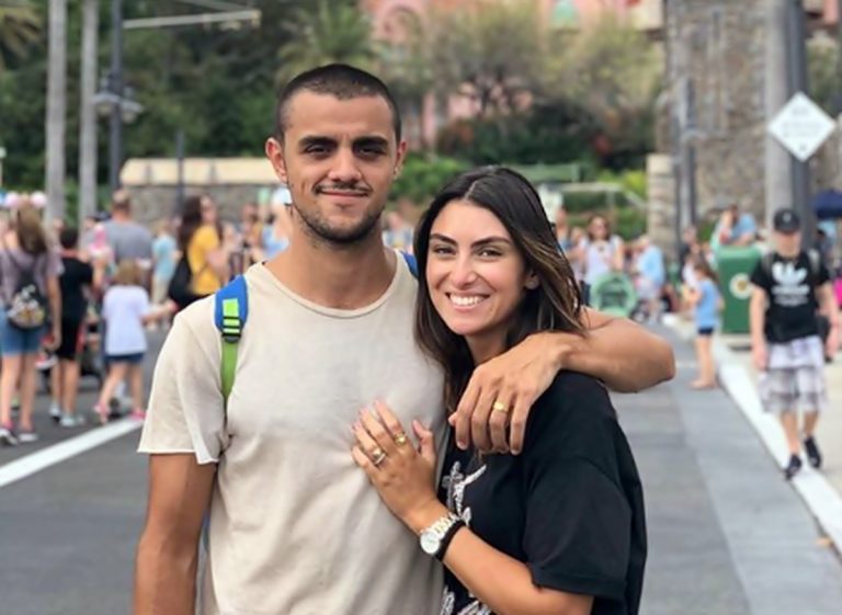 Felipe Simas se declara no aniversário de sua esposa