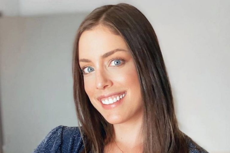 Fabiana Justus posa com Vicky: “Conhecendo a minha irmãzinha”