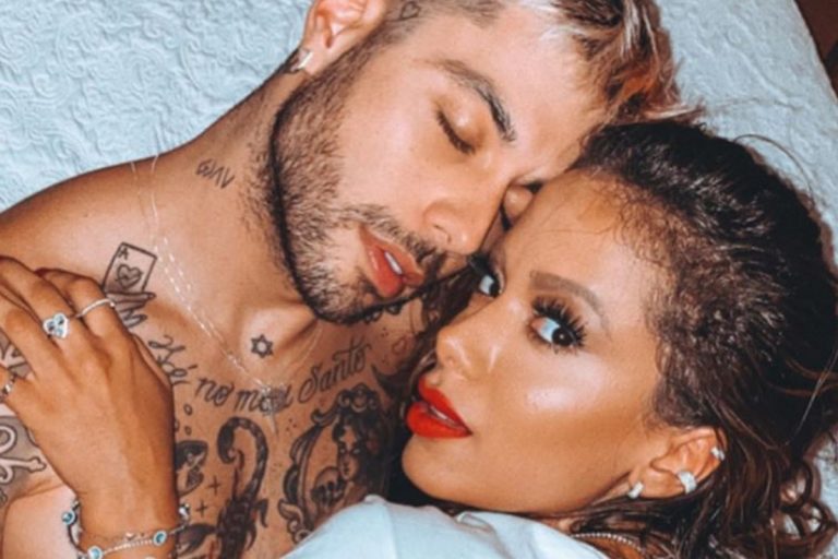 Anitta surge em clima quente na cama ao lado do namorado, Gui Araújo