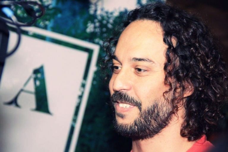 Gabriel Pensador é flagrado com novo affair e tem atitude inusitada