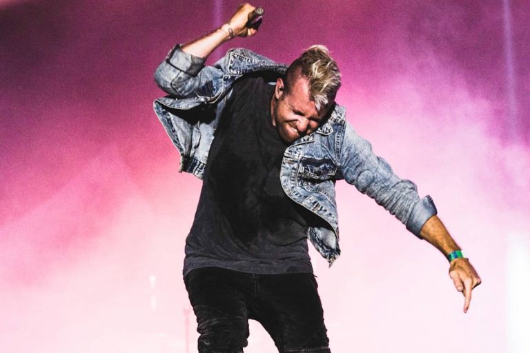 Astro da música gospel deixa banda e revela não acreditar mais em Deus