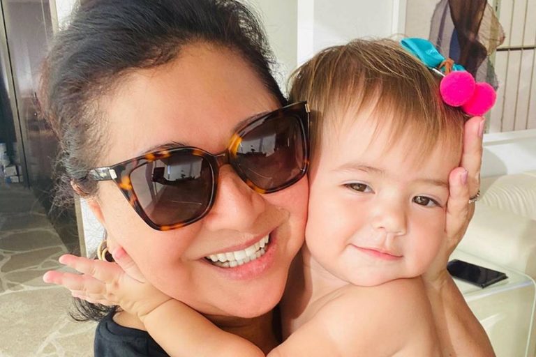 Mãe de Sabrina Sato ensina novidade à Zoe