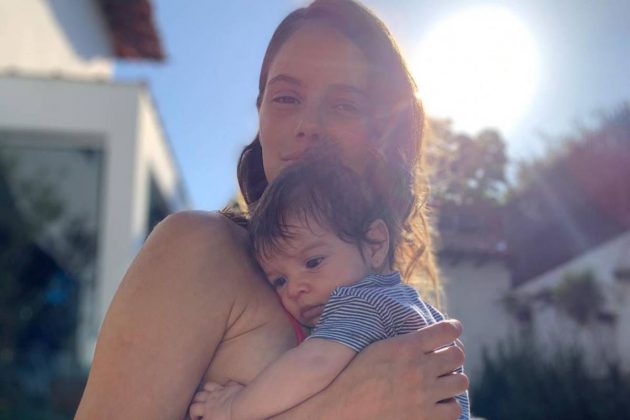 Laura Neiva e a filha Maria