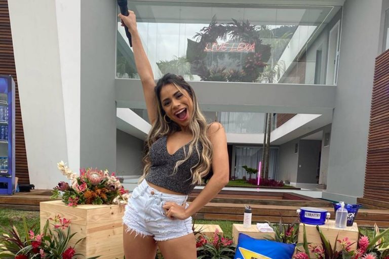 Cantora Lexa faz agradecimento após sucesso de live: “Realizada”