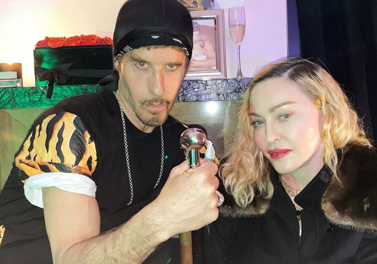 Madonna fura quarentena e vai à festa de aniversário de fotógrafo próximo a Nova York