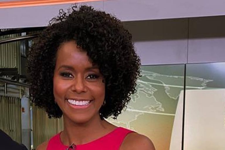 Maju Coutinho faz agradecimento ao receber prêmio