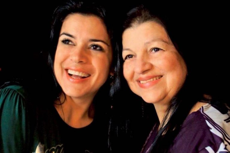 Mara Maravilha relembra fotos ao lado da mãe e presta homenagem: “Saudades”