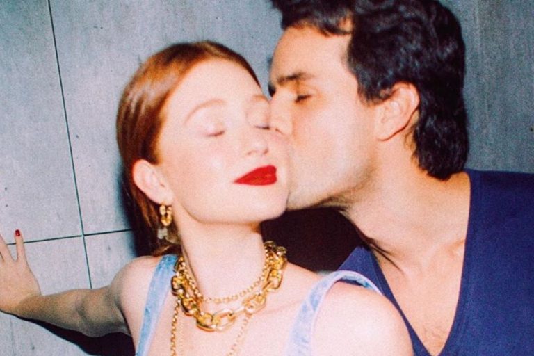 Marina Ruy Barbosa revela objeto do boy que gosta de usar para dormir