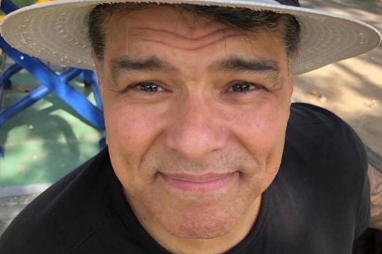 Mauricio Mattar posa com a neta e se declara: “Princesinha mais linda”