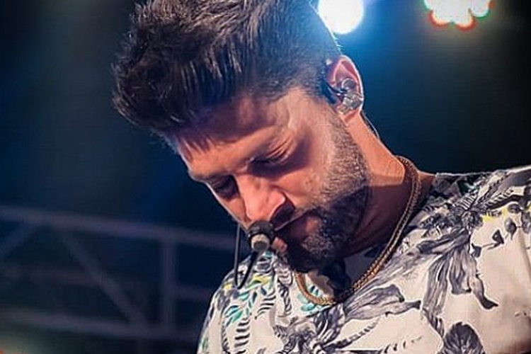 Sertanejo Munhoz surge em raridade ao lado da filha e lamenta saudade