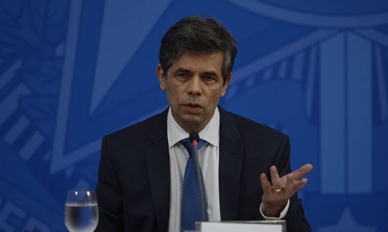 Nelson Teich deixa o Ministério da Saúde menos de um mês depois de assumir a pasta