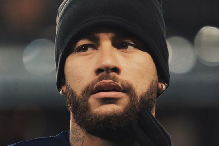 Famosa cantora de funk revela caso amoroso com Neymar