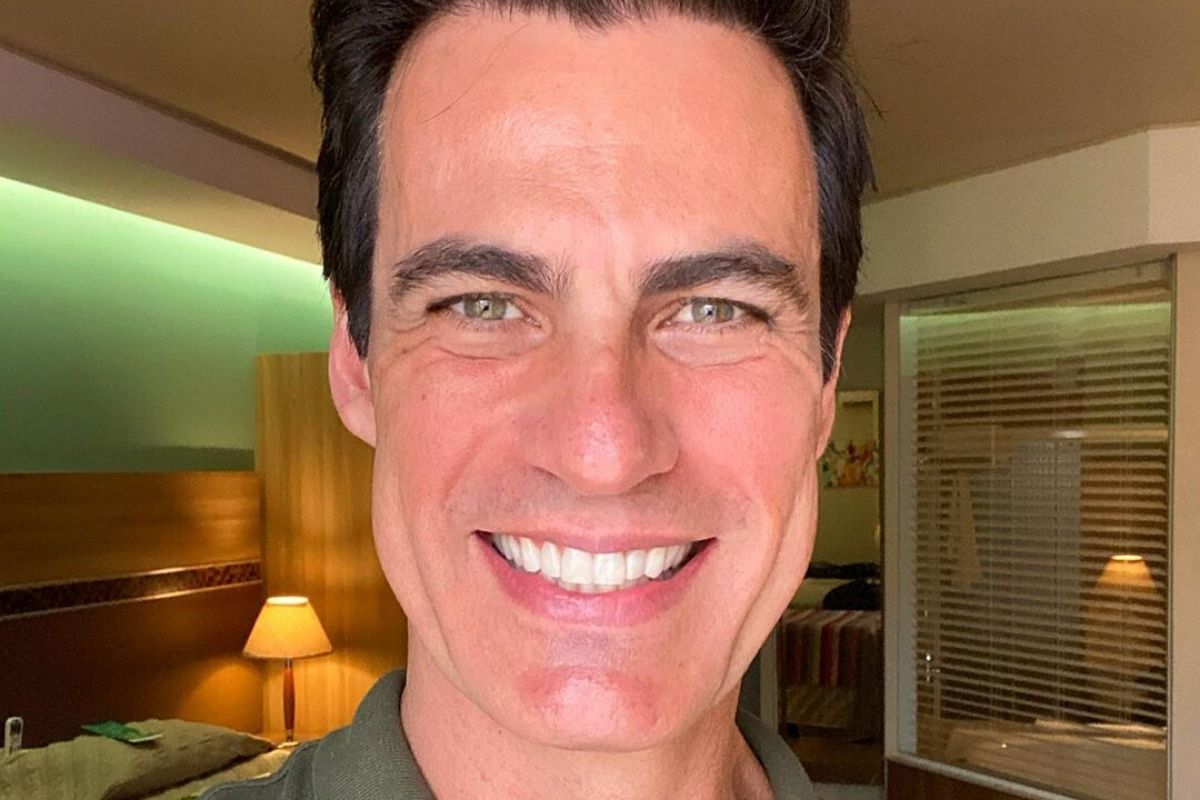 O ator da TV Globo, Carlos Casagrande - Reprodução: Instagram (Montagem: Área VIP)