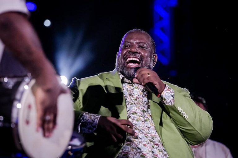 Péricles comemora data inusitada