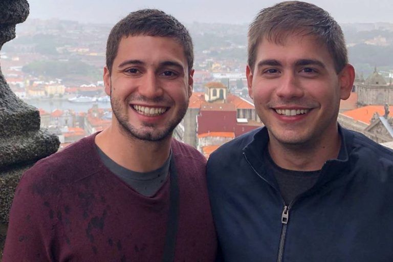 Repórter da TV Globo celebra dois anos de casado: “Nosso amor”