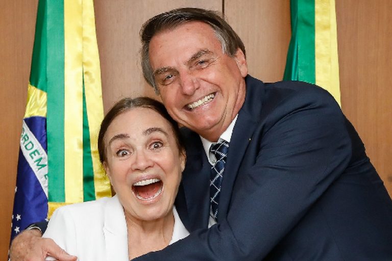 Regina Duarte deixa cargo da Secretaria da Cultura