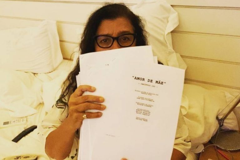 Regina Casé encontra capítulos de ‘Amor de Mãe’ e lamenta saudades