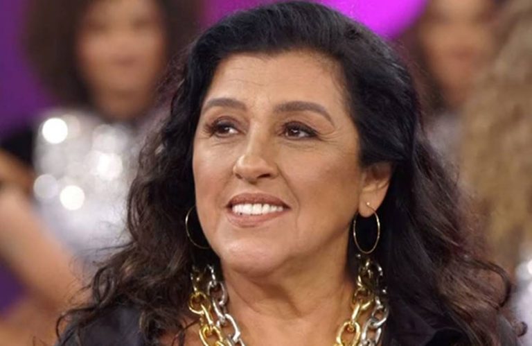 Regina Casé fala sobre a morte da mãe e surpreende com semelhança