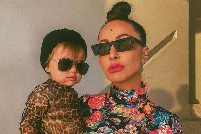 Sabrina Sato posa com Zoe e arranca elogios dos fãs