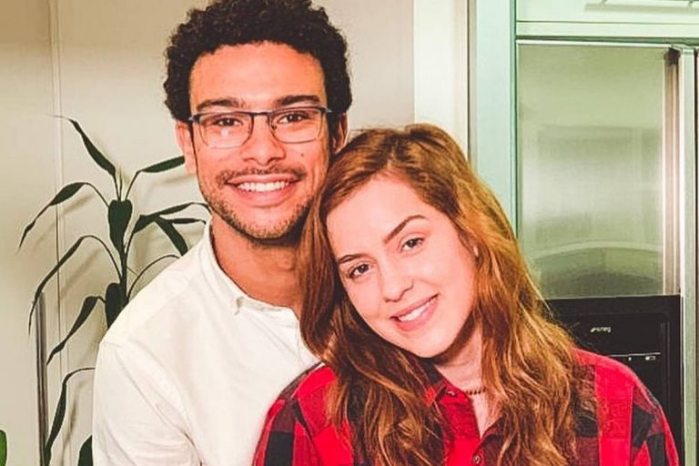 Sophia Abrahão e Sérgio Malheiros relembram primeiro beijo do casal