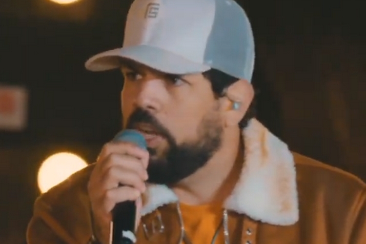 Sertanejo Sorocaba surpreende e anuncia fim de noivado durante live