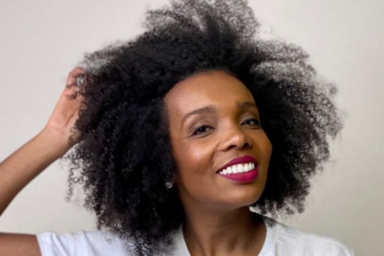 Thelma Assis se manifesta após sofrer ataque racista durante live