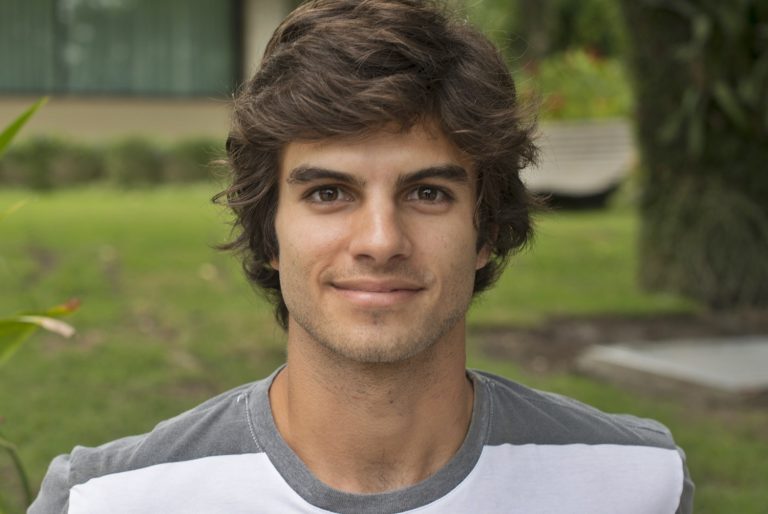 Totalmente Demais: Dominado pelo ciúme, Fabinho tenta incriminar Jonatas