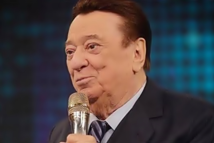 Apresentador Raul Gil grava vídeo para agradecer e acalmar os fãs