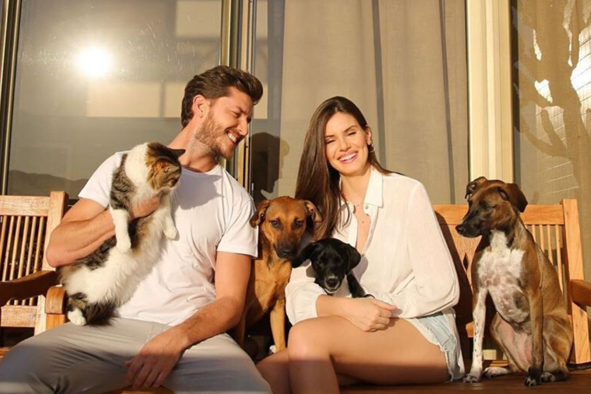 A atriz Camila Queiroz em família - Reprodução: Instagram A atriz Camila Queiroz em família - Reprodução: Instagram