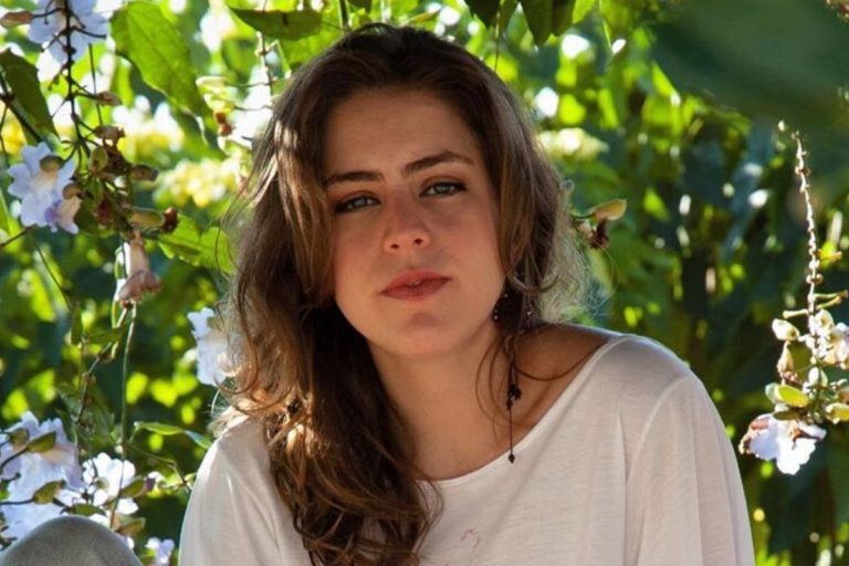 Ex-Rouge é detonada na web após celebrar reabertura do comércio