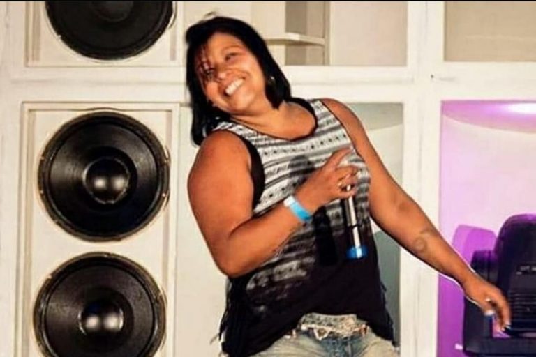 Pioneira no funk carioca, famosa cantora retoma a carreira aos 45 anos
