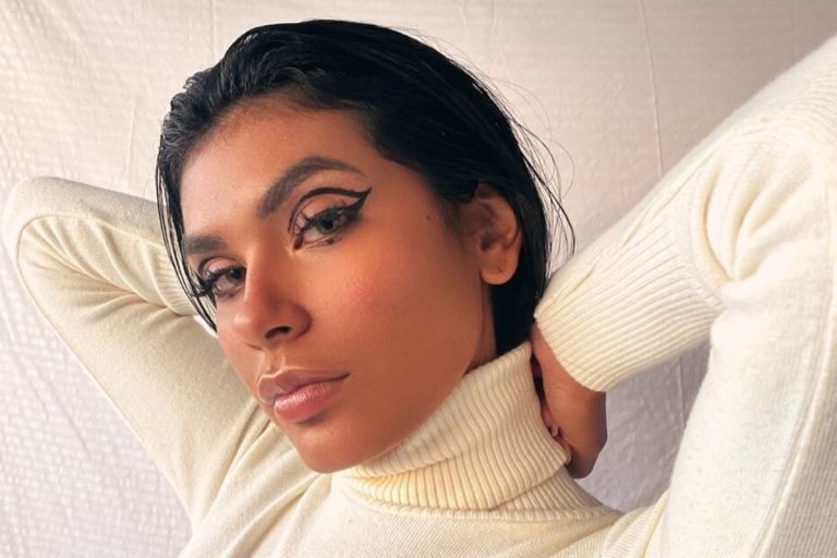 Pocah não se aguenta e vai às lágrimas ao relembrar relacionamento abusivo