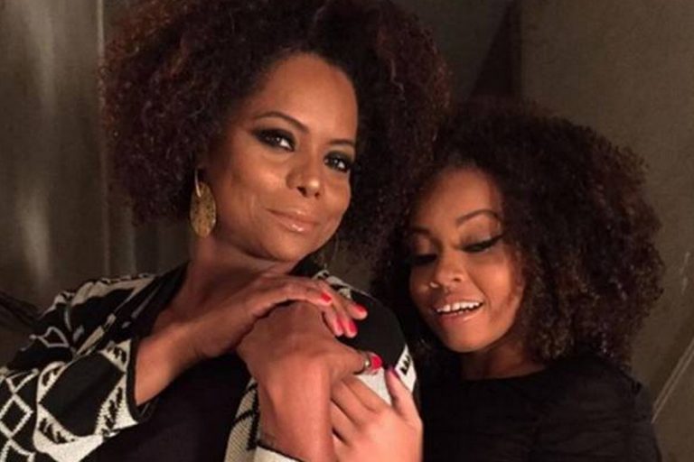 Aos 18 anos, filha de Adriana Bombom está namorando atleta famoso