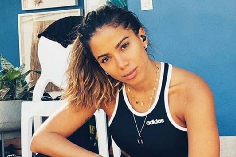 Anitta revela ganho de peso nesta quarentena