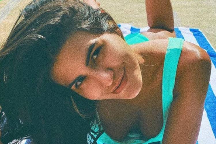 Antonia Morais, filha de Gloria Pires, posa de biquíni em momento íntimo com o novo namorado