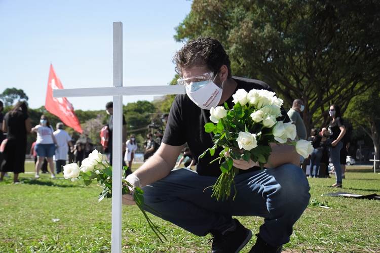 Hoje no Brasil: Covid-19 faz mais 1.029 vítimas e Ato em São Paulo faz homenagem a trabalhadores mortos pela doença