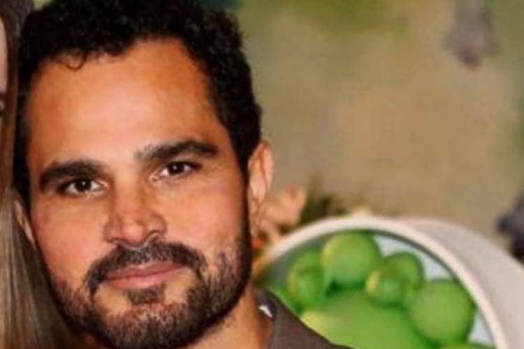 Com foto rara, Luciano Camargo comenta lembrança em família e desabafa: “Saudades”