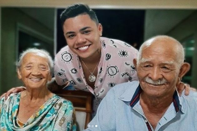 Felipe Araújo e seus avós reprodução Instagram