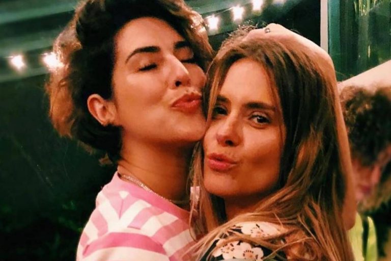 Carolina Dieckmann relembra fotos com Fernanda Paes Leme e celebra aniversário