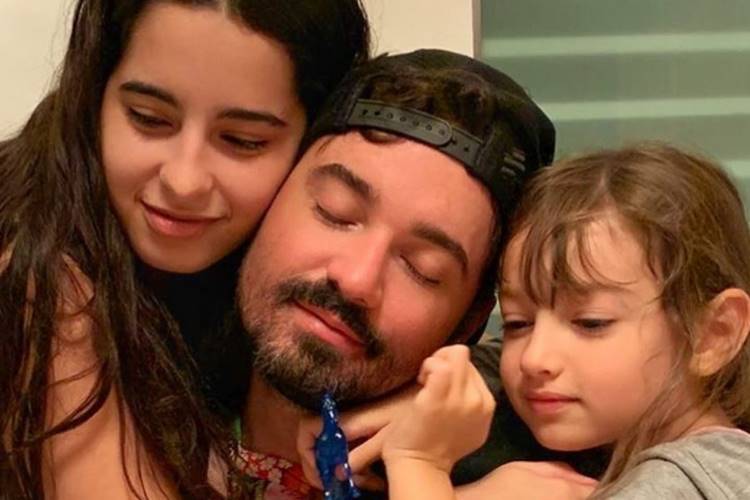 Sertanejo Fernando Zor e as filhas - Reprodução/Instagram