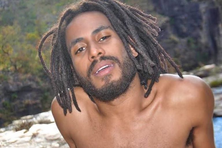 Ícaro Silva faz desabafo sobre racismo e lamenta: “Difícil ser livre e preto”