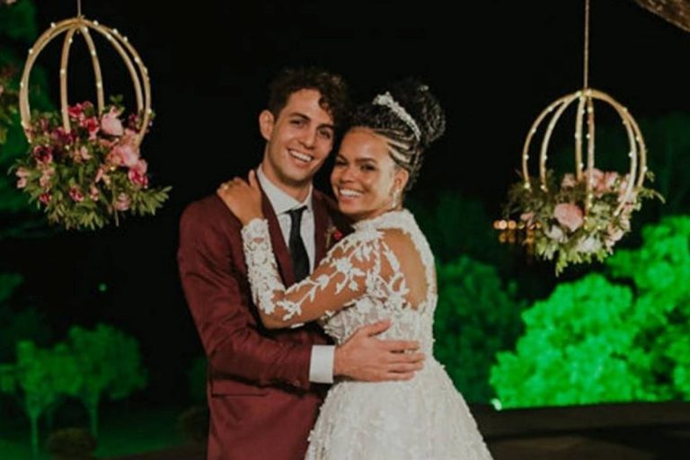 Jeniffer Nascimento se declara ao marido: “Que bom ter você ao meu lado”